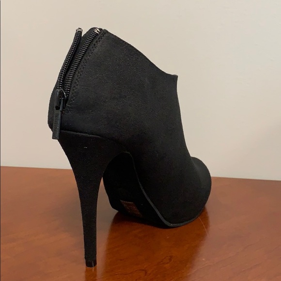 NEW UNWORN Michael Antonio Black Ankle Booties - Picture 3 of 5